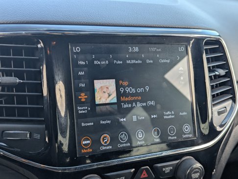 Used 2020 Jeep Grand Cherokee Altitude image 22
