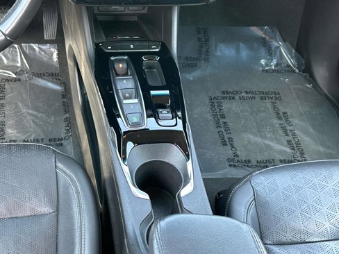Used 2022 Chevrolet Bolt LT w/ Infotainment Package image 36