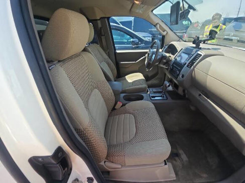 Used 2016 Nissan Frontier SV image 7