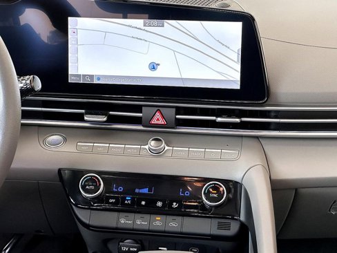Used 2024 Hyundai Elantra SEL image 24