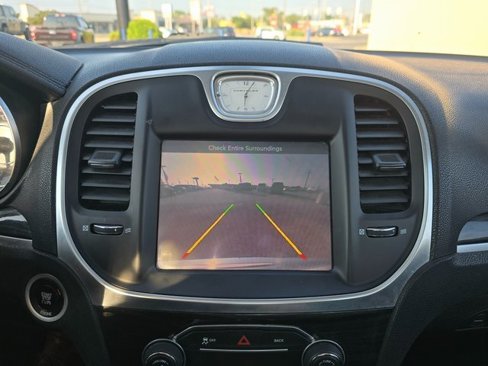 Used 2016 Chrysler 300 Limited image 20