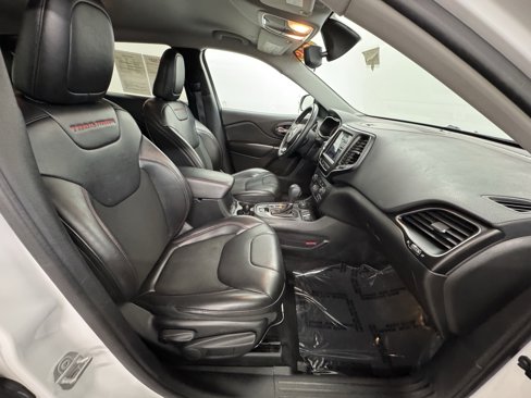 Used 2019 Jeep Cherokee Trailhawk image 22