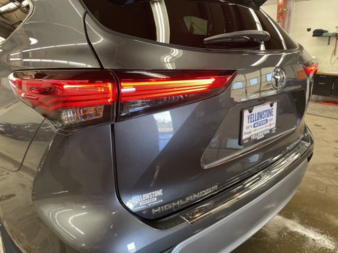 Used 2020 Toyota Highlander Platinum image 32