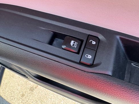 Used 2025 Jeep Compass Limited image 39