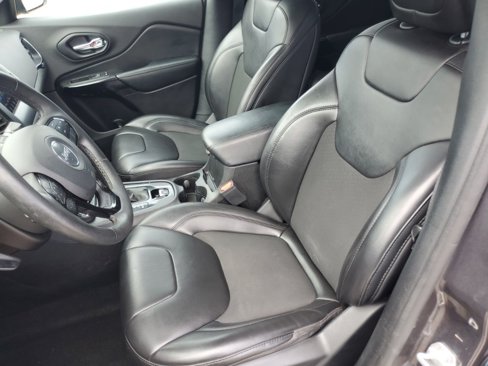 Used 2021 Jeep Cherokee Latitude Plus image 28