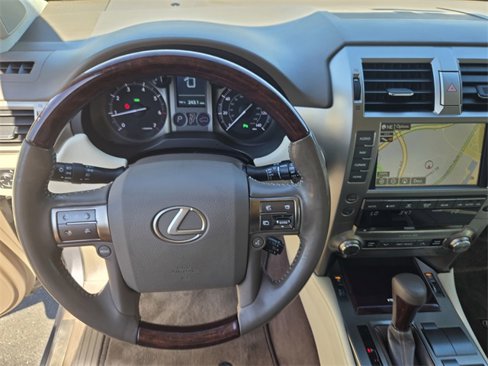 Used 2017 Lexus GX 460 image 27