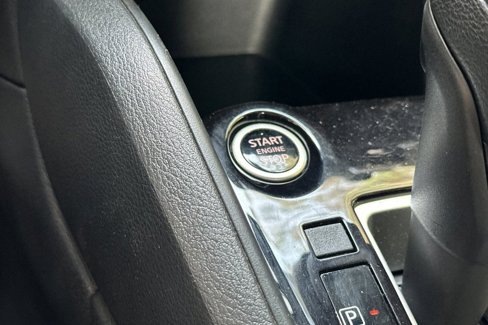 Used 2022 Nissan Versa SV w/ Trunk Package image 31