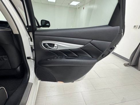Used 2019 INFINITI Q70 Luxe image 15