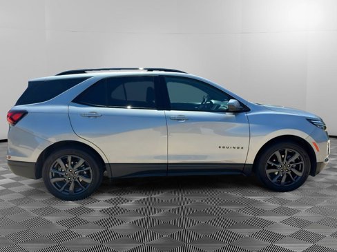 Used 2023 Chevrolet Equinox RS image 2