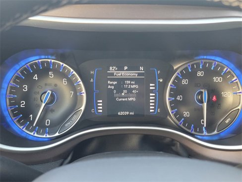 Used 2022 Chrysler Voyager LX image 32