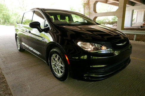 Used 2022 Chrysler Voyager LX image 26