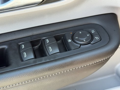 Used 2024 GMC Terrain SLT image 26