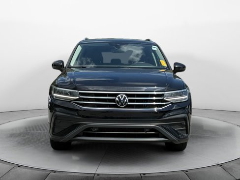 Certified 2022 Volkswagen Tiguan SE image 2