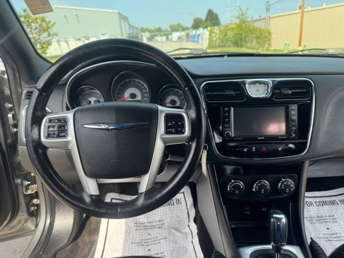 Used 2011 Chrysler 200 Limited image 13