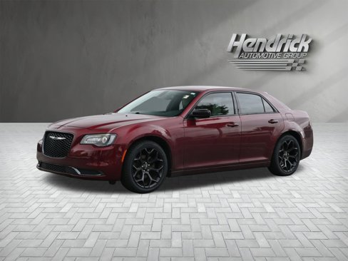 Used 2019 Chrysler 300 Touring w/ Sport Appearance Package image 7