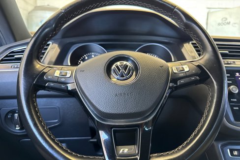 Used 2021 Volkswagen Tiguan SE R-Line image 24