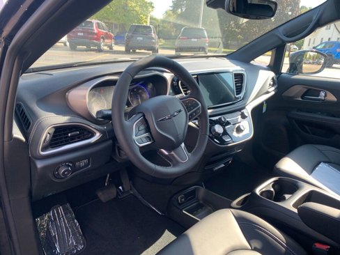 New 2026 Chrysler Pacifica Select image 12