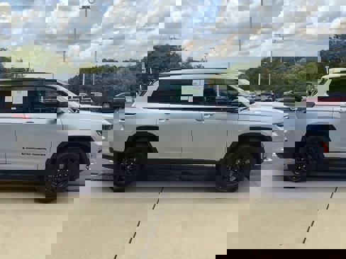 Certified 2024 Jeep Grand Cherokee L Laredo image 5