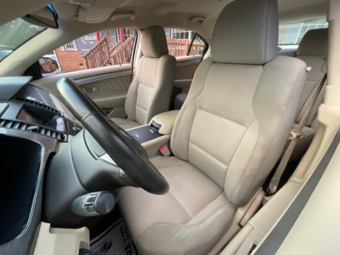 Used 2013 Ford Taurus SEL image 16
