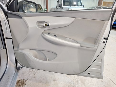 Used 2010 Toyota Corolla LE image 24