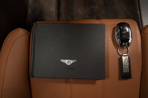 Used 2022 Bentley Bentayga image 71
