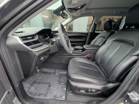 Used 2022 Jeep Grand Cherokee Limited 4xe image 11