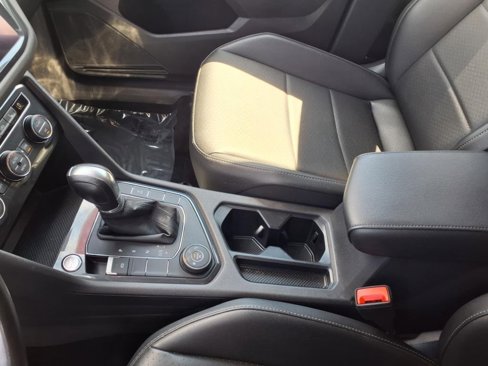 Used 2019 Volkswagen Tiguan SE image 13