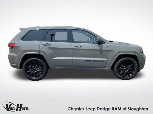 Used 2021 Jeep Grand Cherokee Laredo X image 2