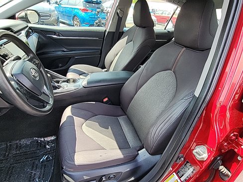 Used 2020 Toyota Camry LE image 19
