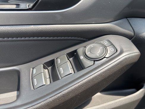 Used 2022 Chevrolet Traverse LT image 30