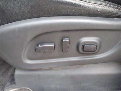 Used 2017 Nissan Titan SL w/ Chrome Package image 13