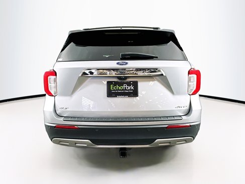 Used 2022 Ford Explorer XLT w/ Equipment Group 202A image 7