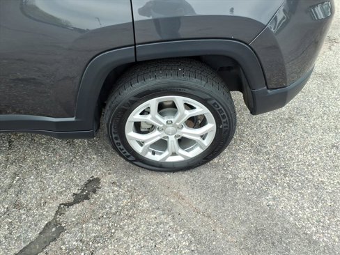 Used 2024 Jeep Compass Latitude image 21
