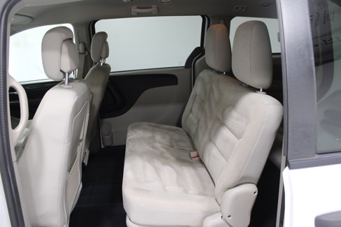 Used 2019 Dodge Grand Caravan SE w/ UConnect Hands-Free Group image 17