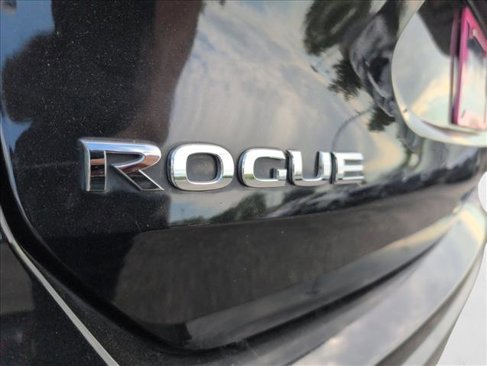 Used 2018 Nissan Rogue S image 23
