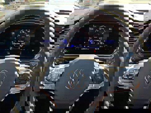 Certified 2022 Volkswagen Tiguan SE image 18