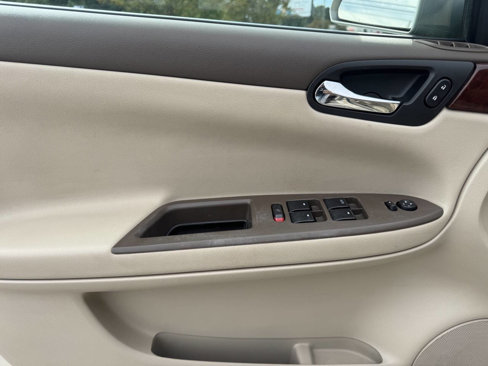 Used 2008 Chevrolet Impala LT w/ Luxury Edition Package image 12