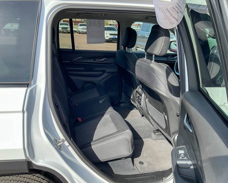 Used 2023 Jeep Grand Cherokee Laredo image 18