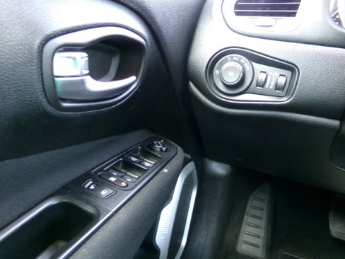 Used 2018 Jeep Renegade Latitude image 15