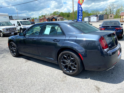 Used 2019 Chrysler 300 Touring w/ Sport Appearance Package image 9