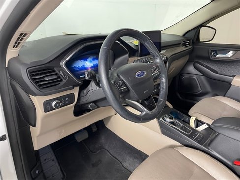 Used 2020 Ford Escape Titanium image 5