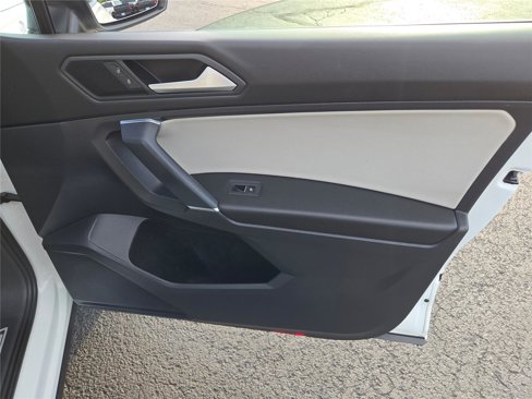 Used 2020 Volkswagen Tiguan SE R-Line image 6
