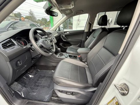 Used 2020 Volkswagen Tiguan SE image 16