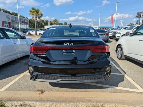 Used 2024 Kia Forte LXS image 3