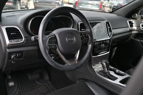 Used 2019 Jeep Grand Cherokee Altitude image 3