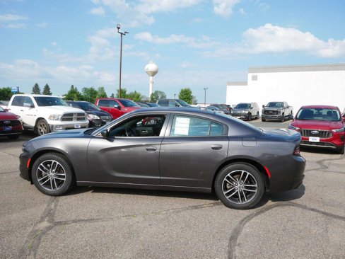 Used 2019 Dodge Charger SXT image 4