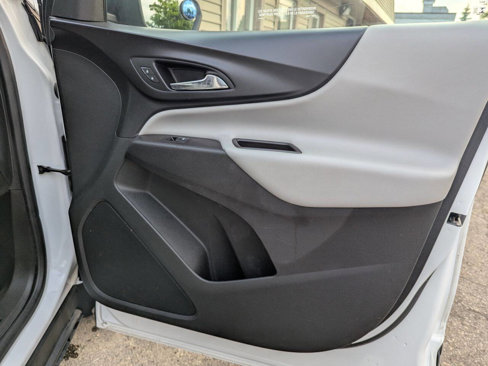 Used 2022 Chevrolet Equinox LS image 9
