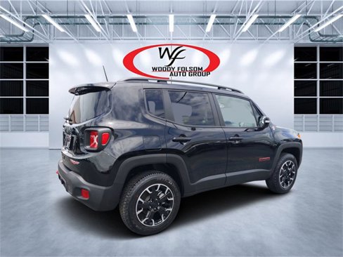 Used 2023 Jeep Renegade Trailhawk w/ Trailer Tow Group image 3