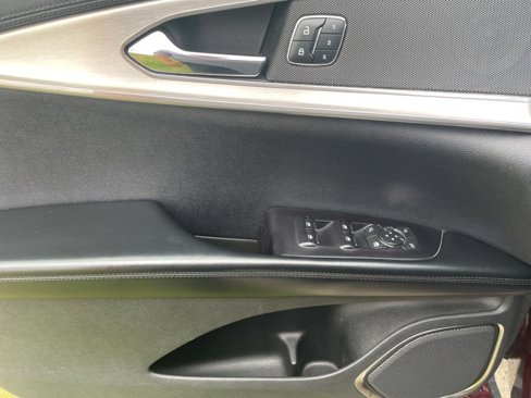 Used 2017 Lincoln MKX Premiere image 18