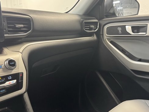 Used 2021 Ford Explorer XLT w/ XLT Sport Appearance Package image 29